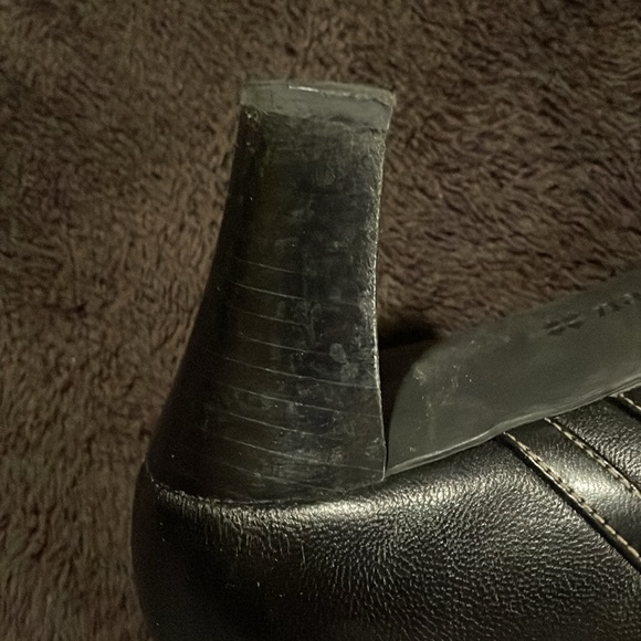 Naturalizer black heel. - Picture 9 of 10